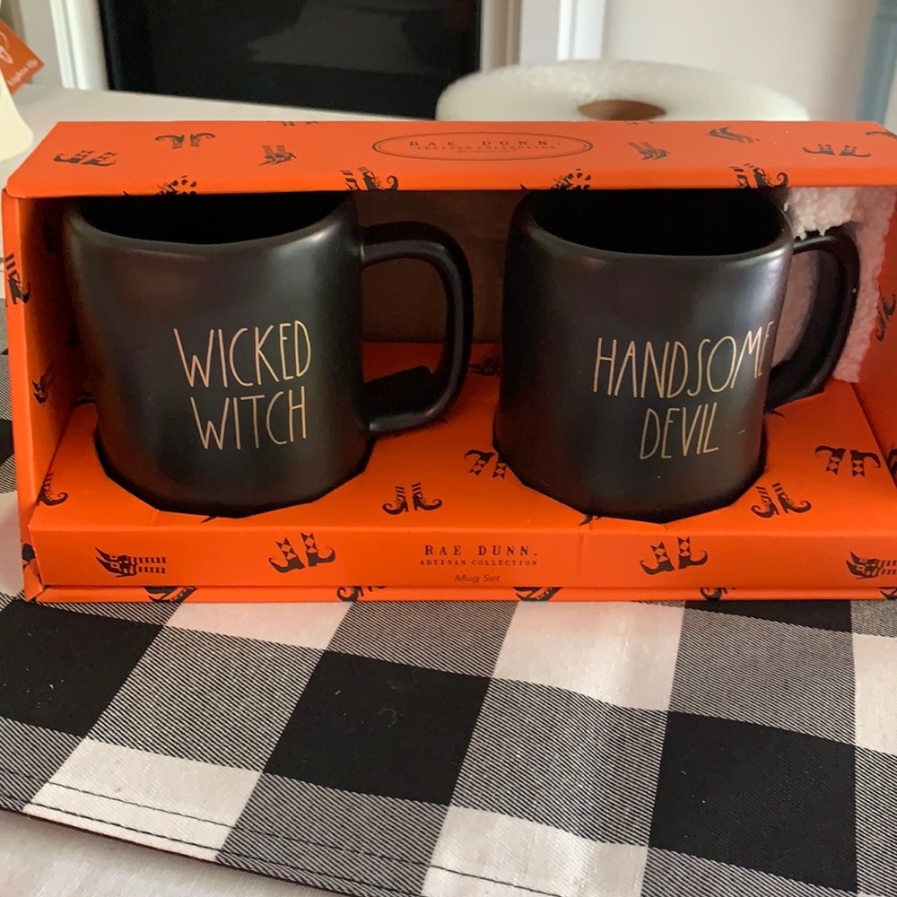 NWT Rae Dunn Halloween Mug Set